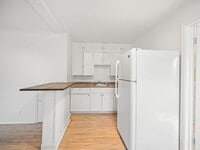 Building Photo - LOWER SOUTH HILL ONE BEDROOM CLOSE TO HUCK...