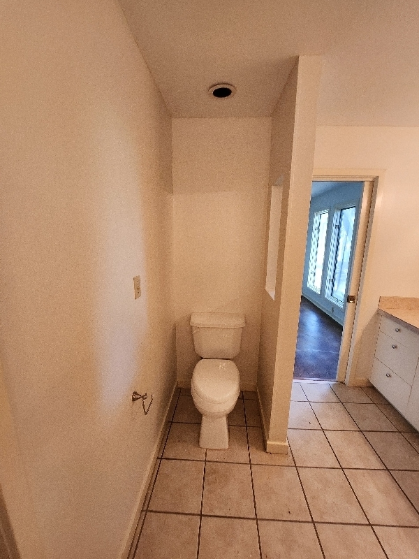 Building Photo - 542 S Deerfield Dr