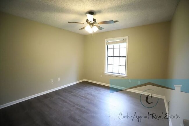 Building Photo - Nettleton Schools - 6 bed/ 3 bath 2,500 sq.ft.., back deck, fenced yard!!