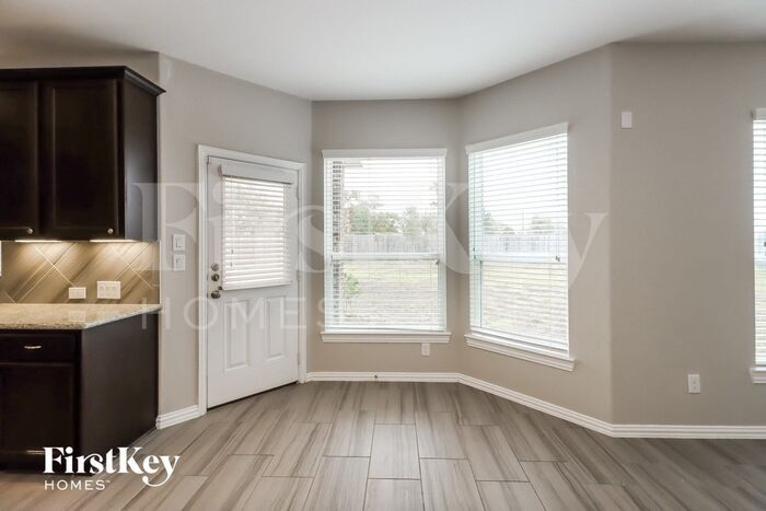 Building Photo - 10107 Stone Briar Dr