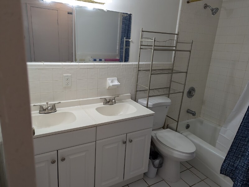 Building Photo - 3600 SW 23rd St