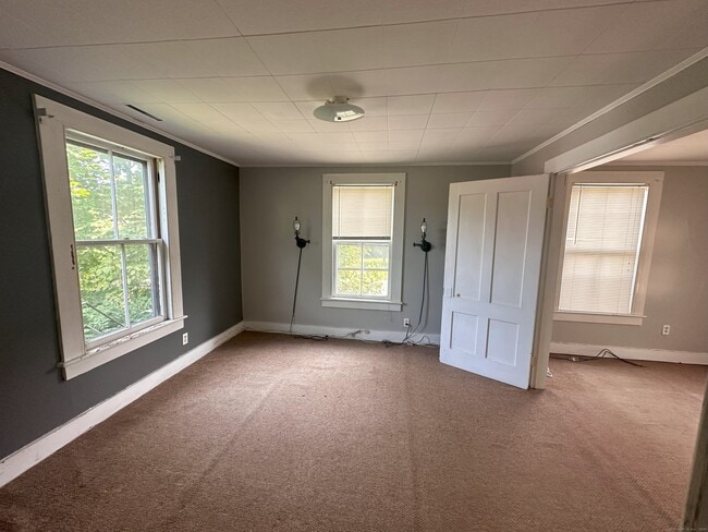 Building Photo - 260 Notch Hill Rd