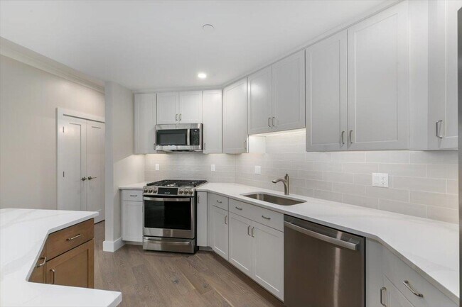 Primary Photo - 65 Pointe Pl