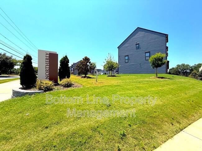 Building Photo - 1520 Samuel St