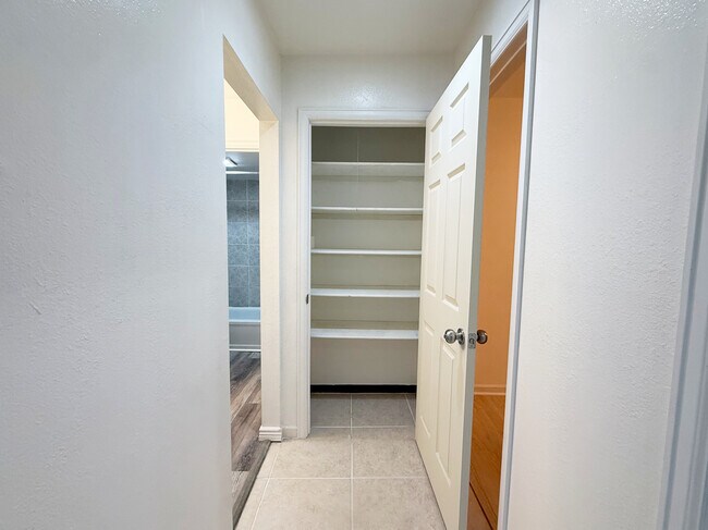 Building Photo - 9366 Fall River Rd