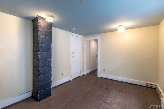 Building Photo - 107 Hawley St