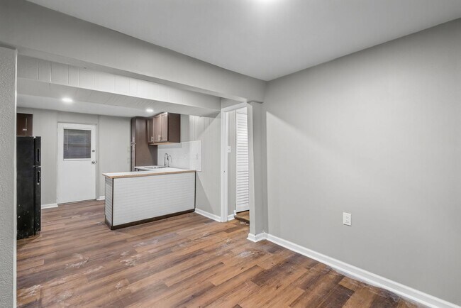 Building Photo - 3100 Fern Valley Dr SW