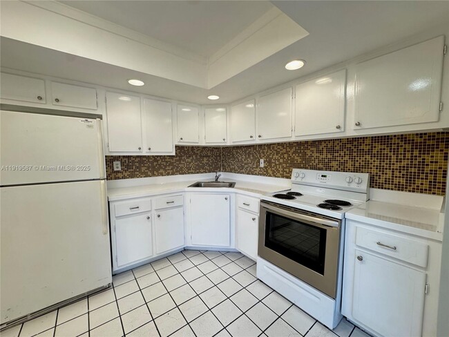 Building Photo - 5451 SW 37th St