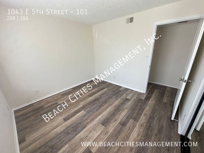 Building Photo - 1043 E 5th St