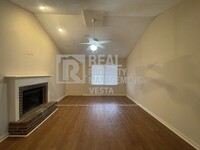 Building Photo - Spacious and Secluded in Central Macon