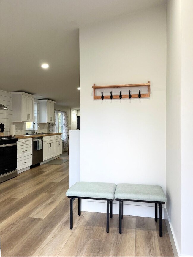 Building Photo - s. Hoernerstown Rd.- Short or Long term lease!