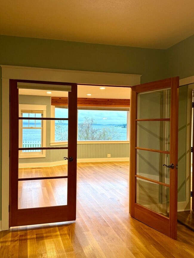 Building Photo - So close to the water you can hear the ferry announcements....oh and the sunrise is spectacular