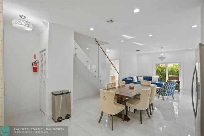 Building Photo - 833 SW 17th St