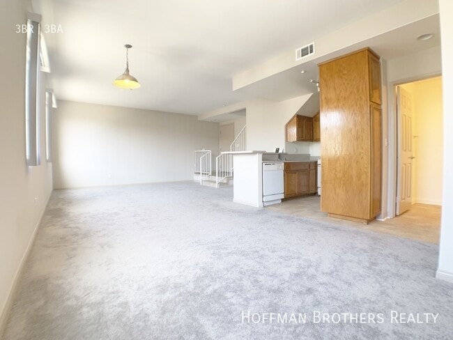 Building Photo - 10133 Tabor St