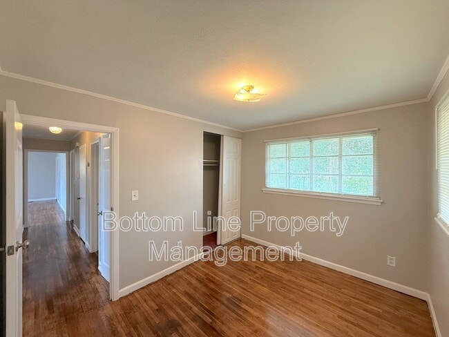 Building Photo - 5530 Radford Ave