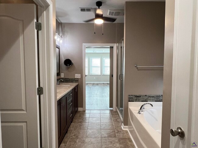 Building Photo - 210 Hearthwood Dr