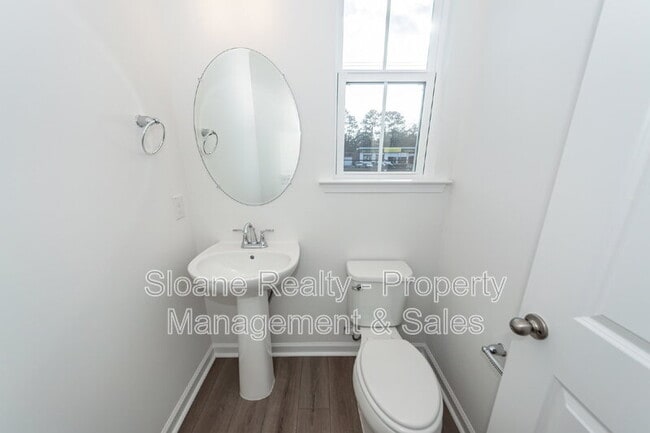 Building Photo - 4633 Forest Hills Dr