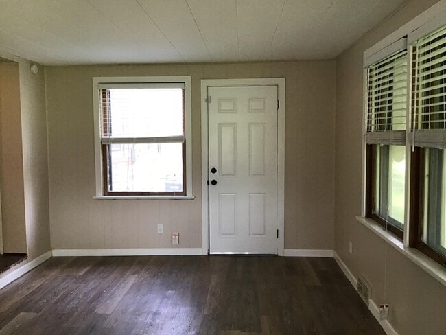 Building Photo - 1232 Duenke Dr