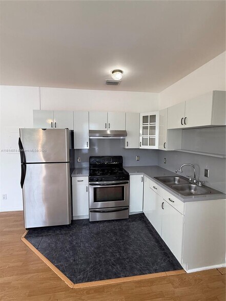 Building Photo - 4215 Sheridan Ave