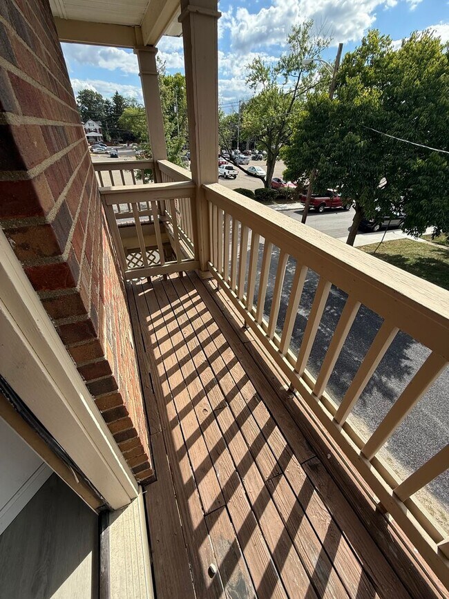 Building Photo - OSU North Campus 5 bedroom 2 bath apartment