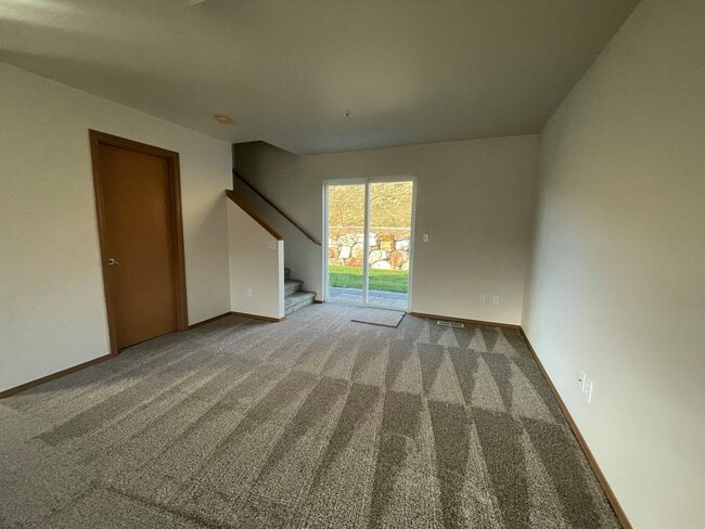 Building Photo - Now renting 3 bedroom House