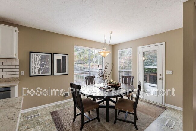 Building Photo - 236 Burgandy Hill Rd