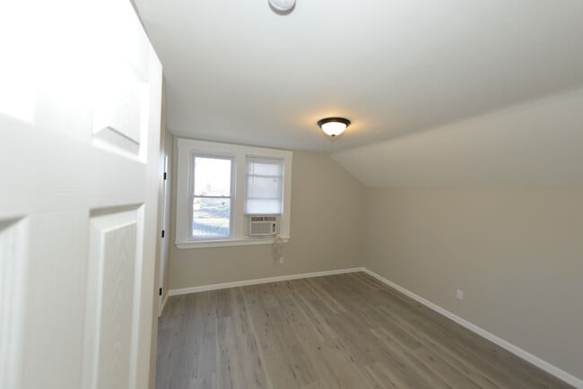 Building Photo - 1517 Waverly St