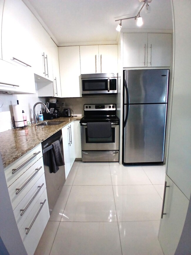 Building Photo - 1830 Embassy Dr