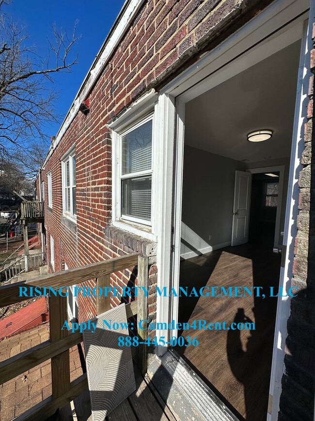 Building Photo - 1536 Bradley Ave