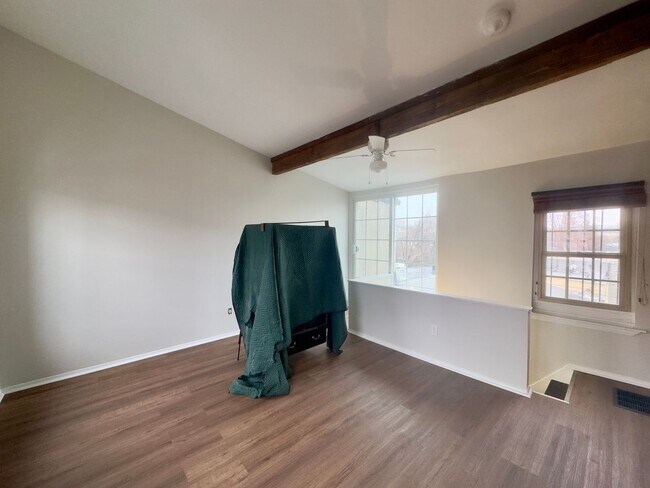 Building Photo - Charming 2 Bedroom/2 Bathroom Townhome in Barre Circle, MD!