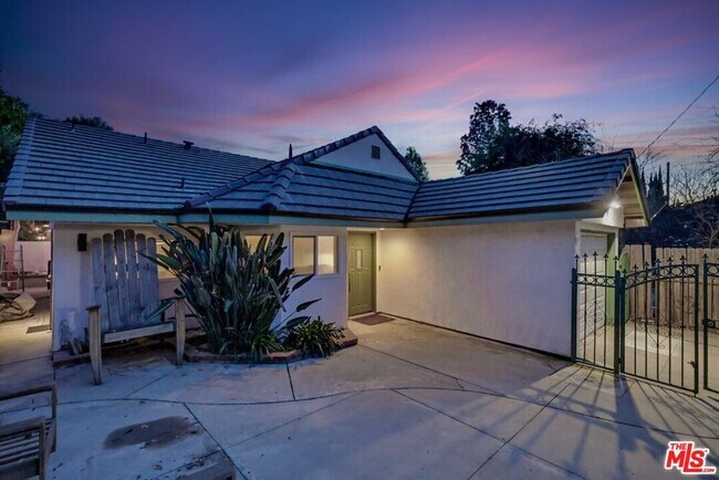 Building Photo - 3540 Division St