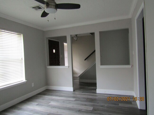 Building Photo - $200.00 off full month's rent...MACARTHUR ...