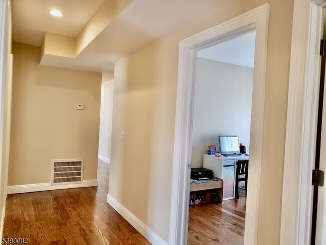 Building Photo - 57 Elm St