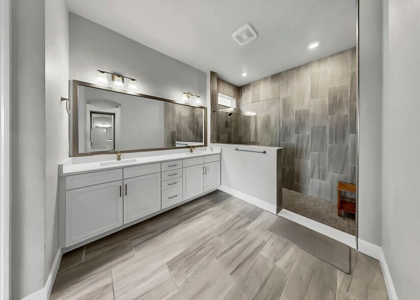 Building Photo - 5407 Del Coronado Dr