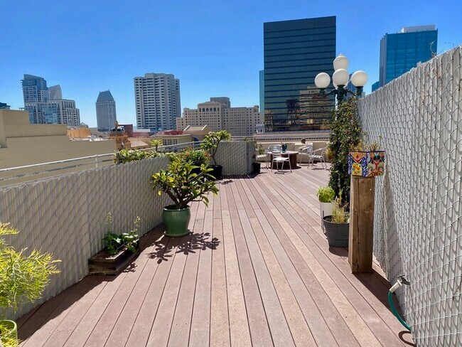 Building Photo - 950 Sixth Avenue