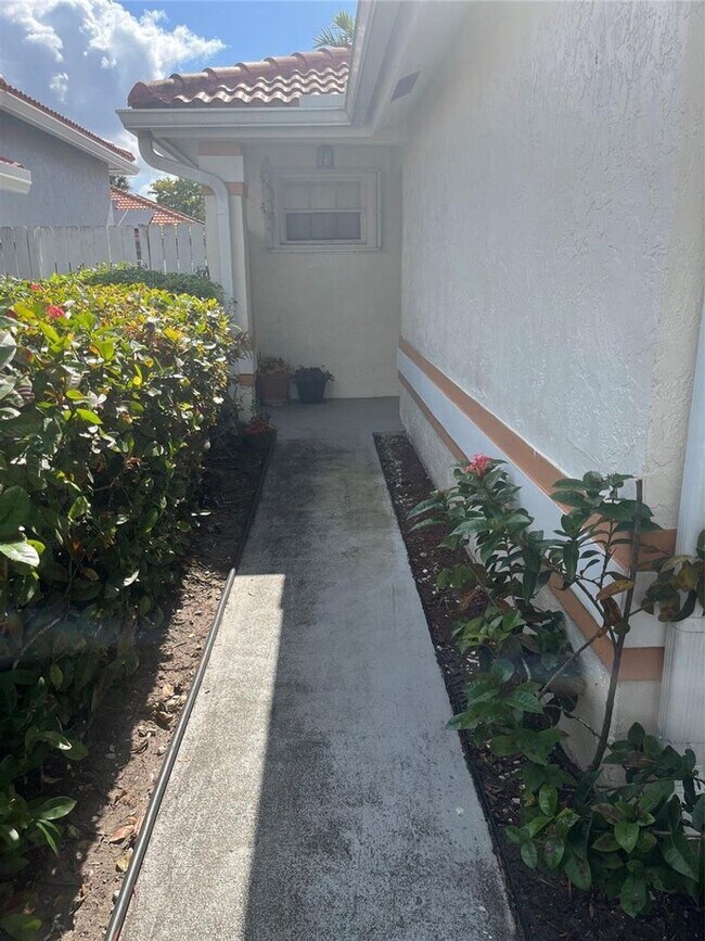 Building Photo - 13412 NW 5th Pl