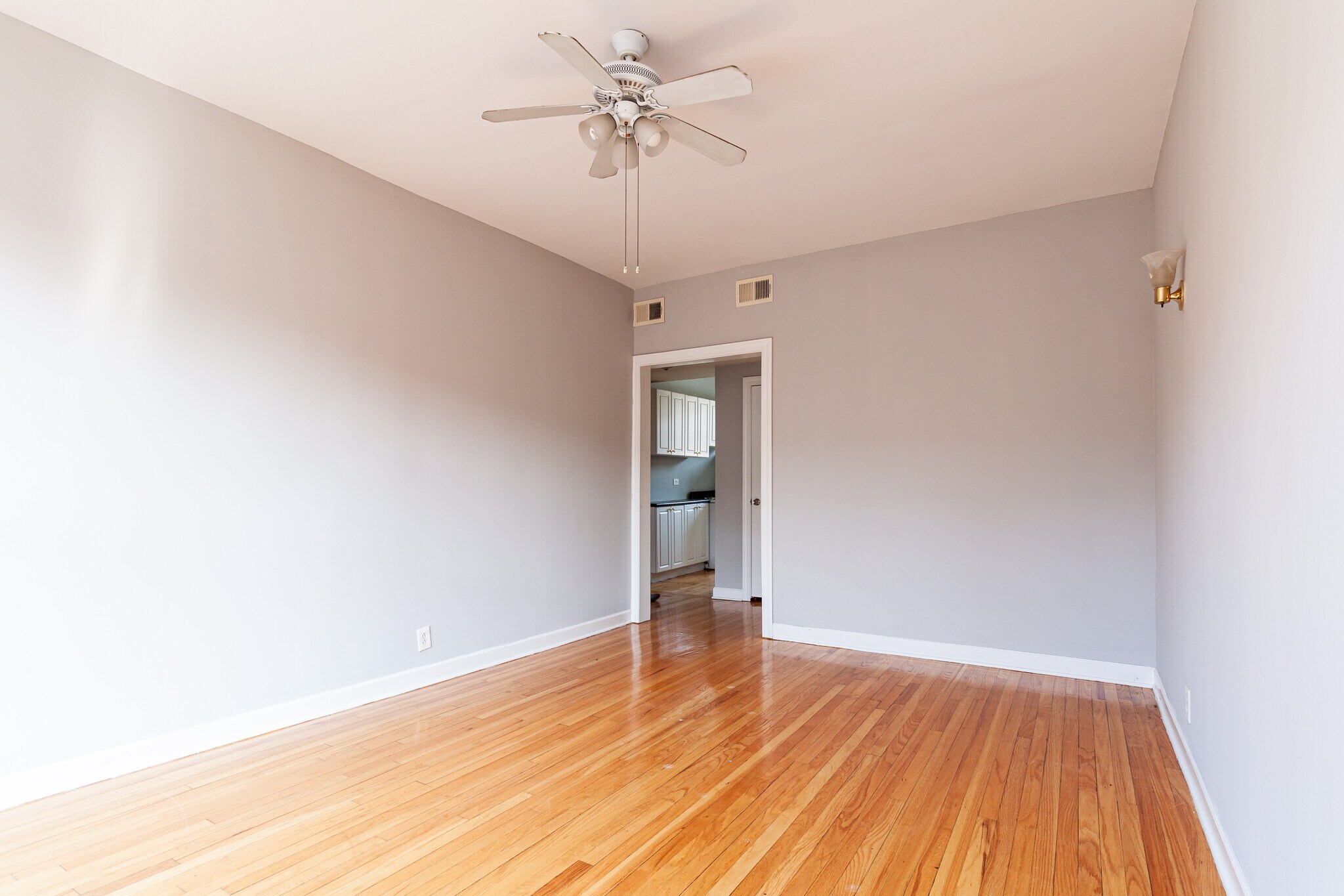 Building Photo - 540 W Aldine Ave