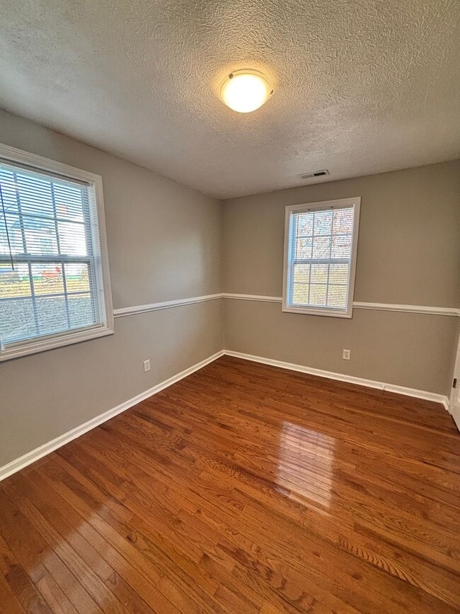 Building Photo - Cozy 3bd/2bth Cottage in Alcoa!