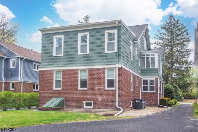 Building Photo - 238 Park St