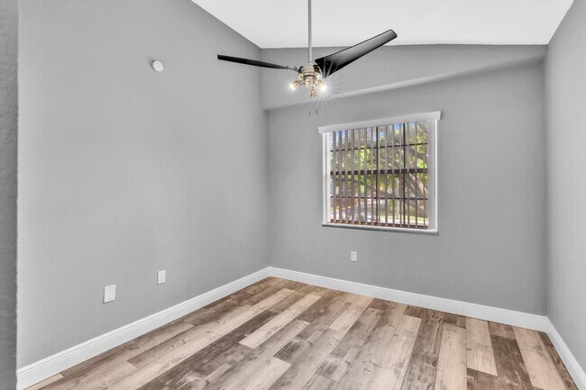 Building Photo - 2890 N Oakland Forest Dr