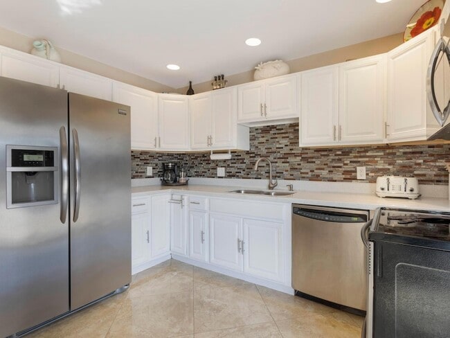 Building Photo - 832 Green St