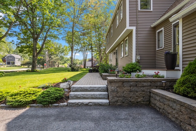 Building Photo - 106 Fieldstone Estates Rd