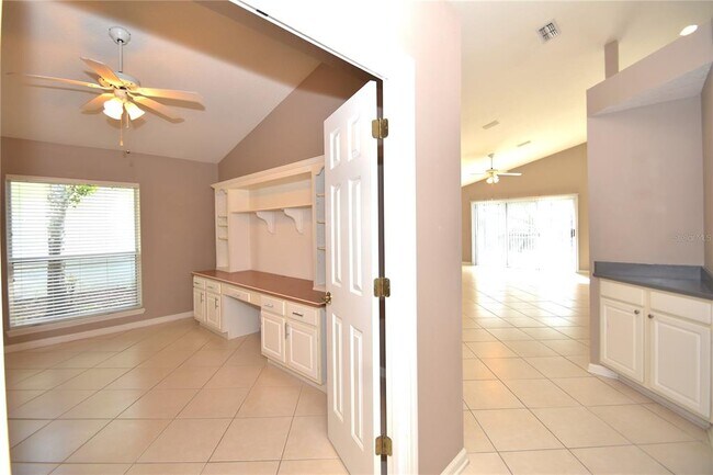 Building Photo - 11 Deerfield Ct