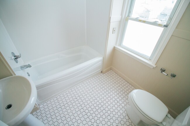 Building Photo - 4132 Berwick Ave