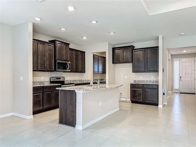 Building Photo - 13071 Brookside Moss Dr