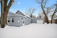 Building Photo - Bright, Clean 3 bed/1 bath- Move In Ready