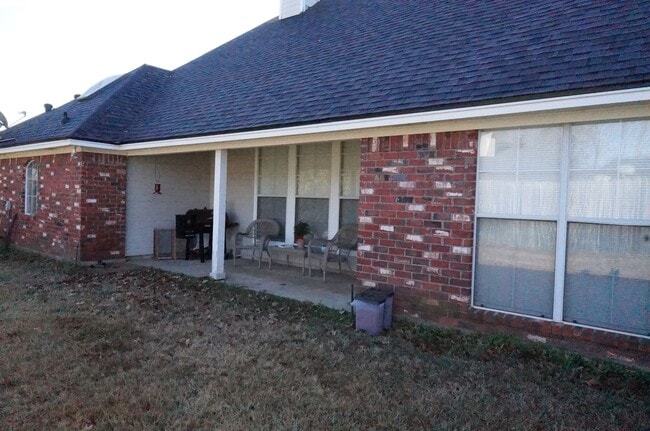 Building Photo - 852 Azalea Garden Dr