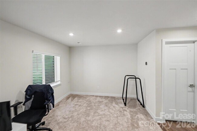 Building Photo - 9330 Mallard Mls Dr