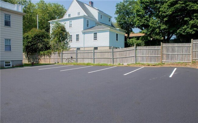 Building Photo - 118 Ruggles Ave