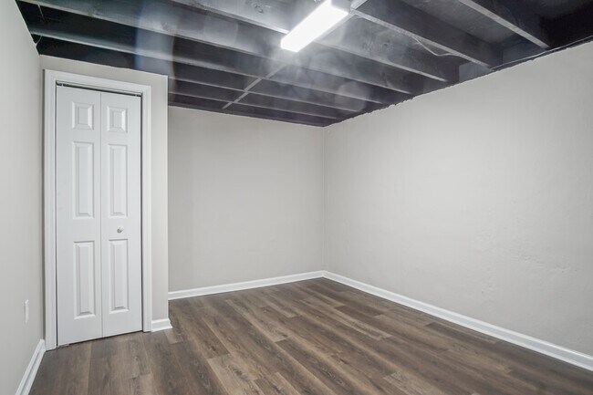 Building Photo - 3137 Glen Hollow Dr